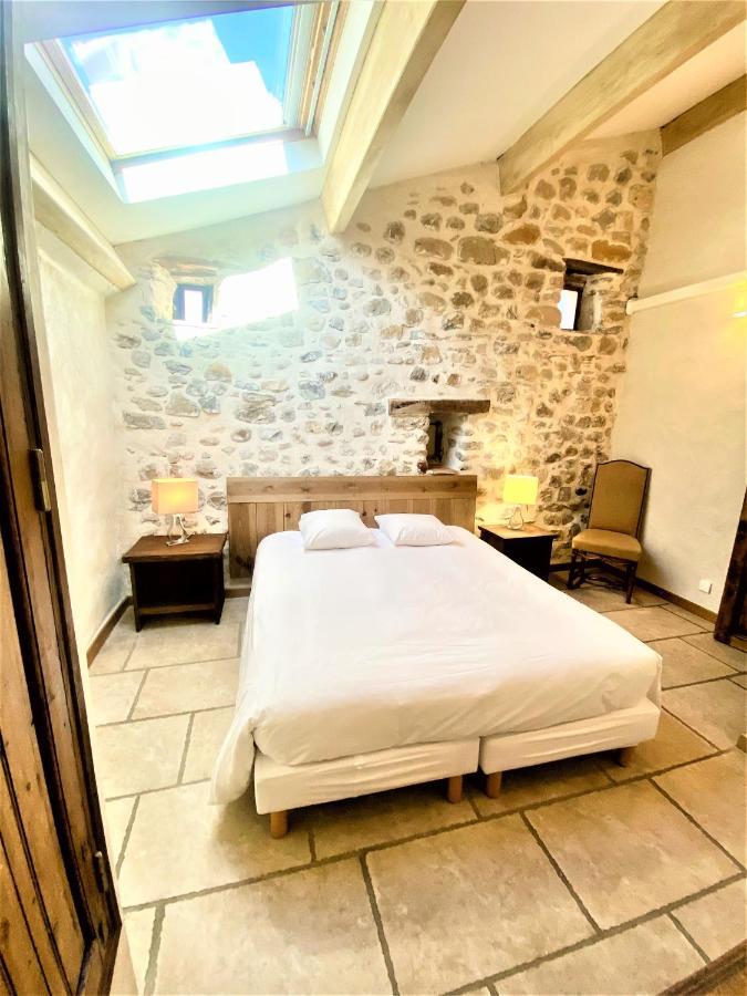 Gite De Groupe 9Ch Ou 3 Gites Independants De 3Ch - Patio Et Piscine Interieure Chauffee Toute L'Annee Vallon-Pont-dʼArc Exterior foto