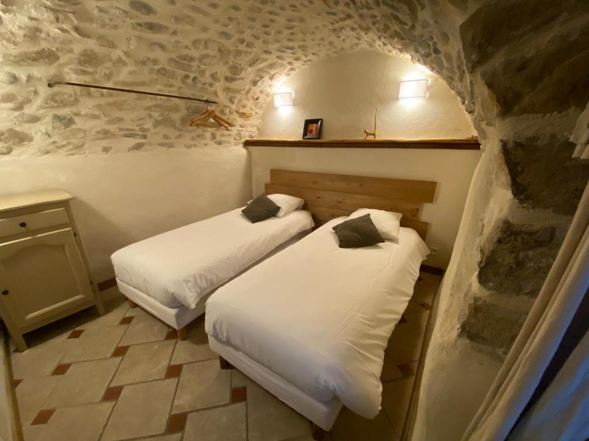 Gite De Groupe 9Ch Ou 3 Gites Independants De 3Ch - Patio Et Piscine Interieure Chauffee Toute L'Annee Vallon-Pont-dʼArc Exterior foto
